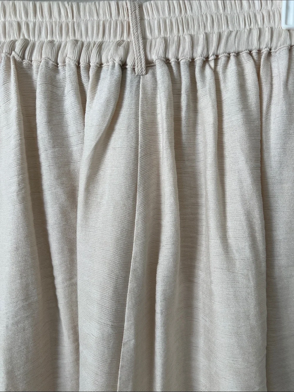 Like New! The Odells Classic Cream A-Line Midi Skirt in Size S